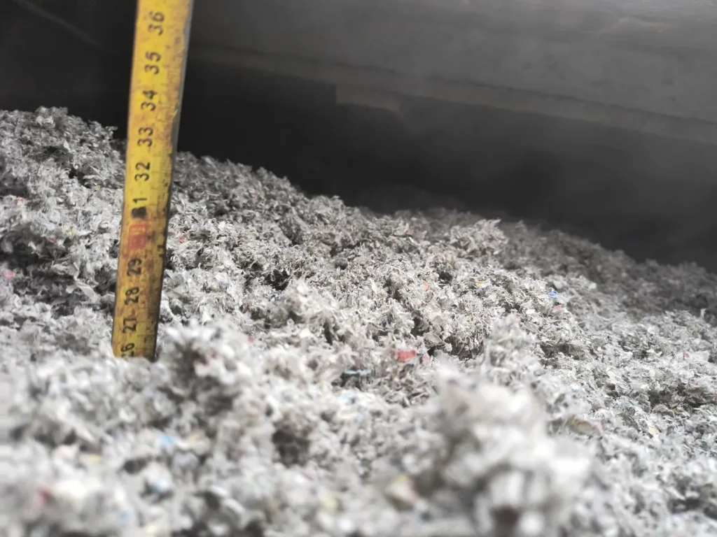Pomiar grubości izolacji — 35 cm celulozy Ekofiber Smart